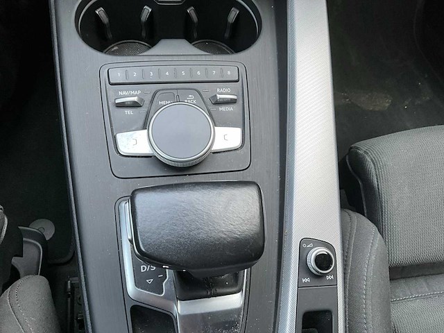 Audi - a4 - car - 2017 - afbeelding 2 van  12