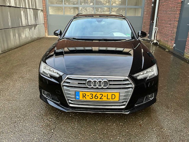Audi - a4 - car - 2017 - afbeelding 5 van  12