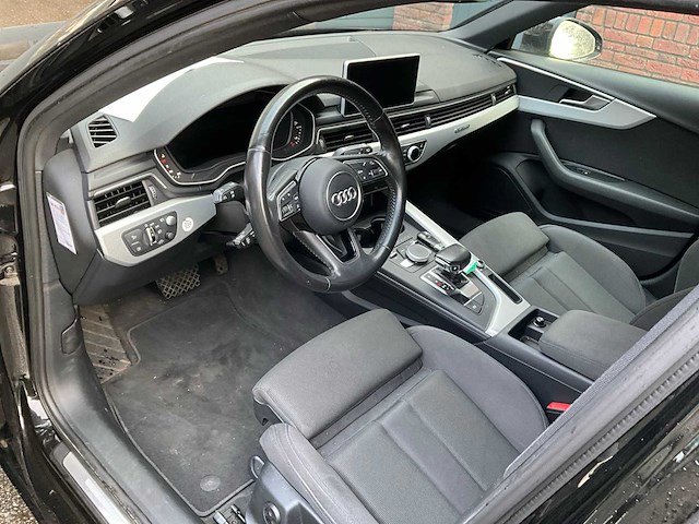 Audi - a4 - car - 2017 - afbeelding 10 van  12