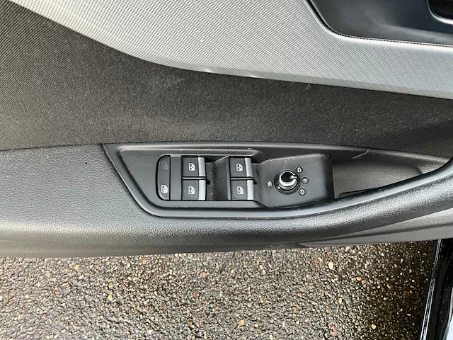 Audi - a4 - car - 2017 - afbeelding 12 van  12