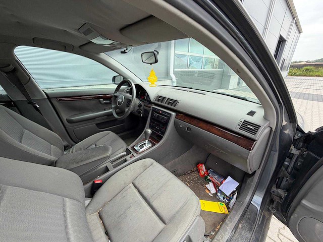 Audi - a4 - limousine 2.0 exclusive mt - personenauto - 2001 - afbeelding 2 van  25