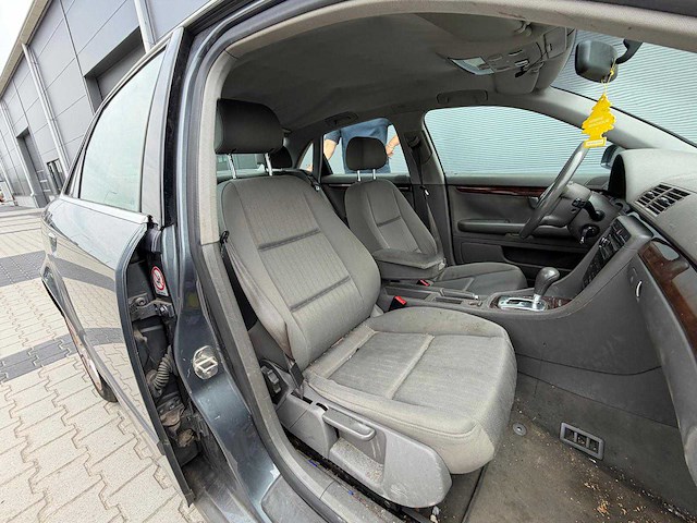 Audi - a4 - limousine 2.0 exclusive mt - personenauto - 2001 - afbeelding 6 van  25