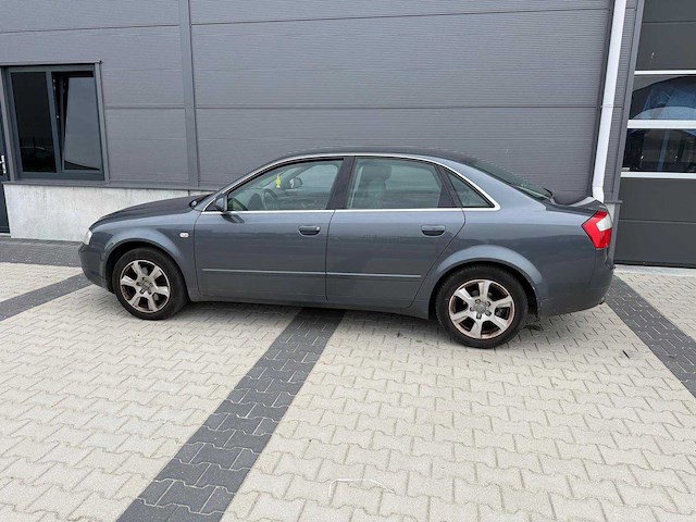Audi - a4 - limousine 2.0 exclusive mt - personenauto - 2001 - afbeelding 12 van  25