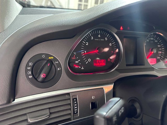 Audi - a6 limousine - 2.4 v6 pro line automaat- 27-st-gz - afbeelding 1 van  9