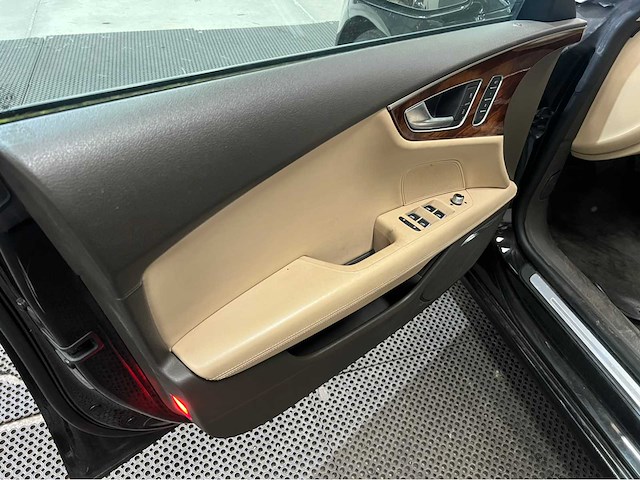 Audi - a7 - sportback 3.0 tdi - quarto plus - personenauto -2010 - afbeelding 25 van  25