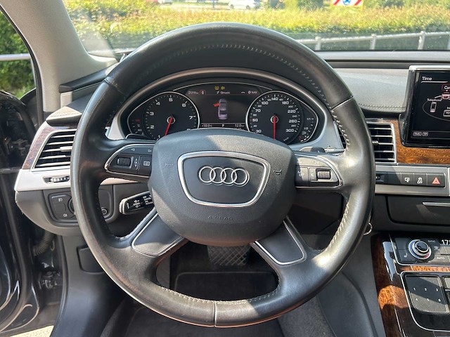 Audi - a8 - 4.2 fsi q. pro line+ - car - 2010 - afbeelding 36 van  37