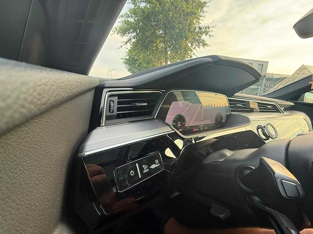 Audi - e-tron - e-tron 55 q. adv. - car - 2019 - afbeelding 2 van  21