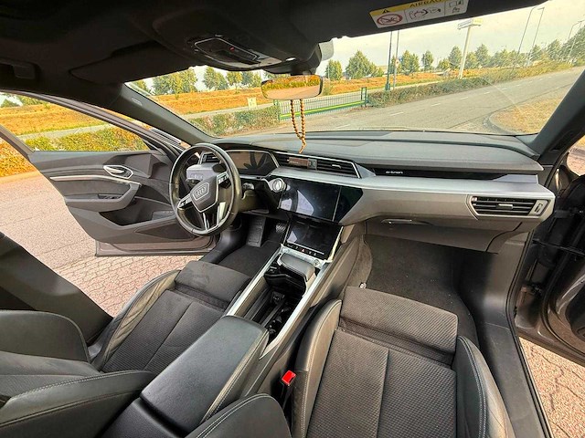 Audi - e-tron - e-tron 55 q. adv. - car - 2019 - afbeelding 3 van  21