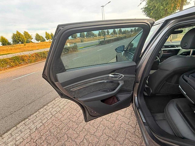 Audi - e-tron - e-tron 55 q. adv. - car - 2019 - afbeelding 5 van  21