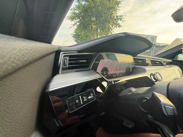 Audi - e-tron - e-tron 55 q. adv. - car - automaat - 2019 - afbeelding 2 van  21