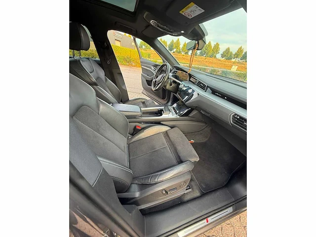 Audi - e-tron - e-tron 55 q. adv. - car - automaat - 2019 - afbeelding 4 van  21