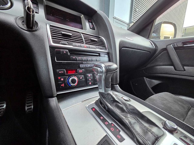 Audi - q7 - 2005 - grijs kenteken - benzine - lpg - vgk-04-k - afbeelding 15 van  36