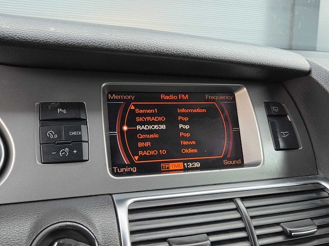 Audi - q7 - 2005 - grijs kenteken - benzine - lpg - vgk-04-k - afbeelding 31 van  36