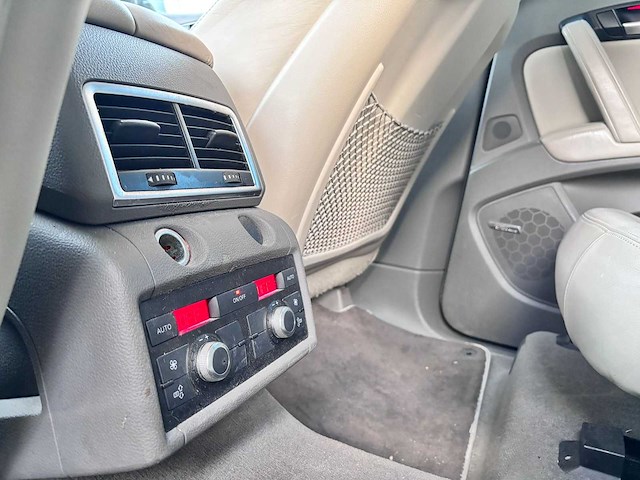 Audi - q7 - 4.2 fsi quattro - j-016-lv - 2006 - afbeelding 16 van  31
