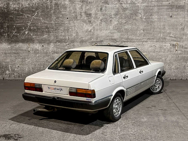 Audi 80 1.6 gle 110pk 1979 -oldtimer- - afbeelding 32 van  33