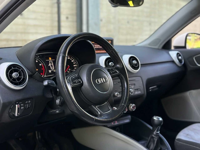Audi a1 1.2 tfsi ambition pro line business 86pk 2011 (origineel-nl), 07-rnb-3 - afbeelding 15 van  61