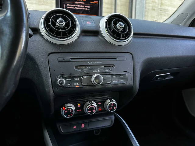 Audi a1 1.2 tfsi ambition pro line business 86pk 2011 (origineel-nl), 07-rnb-3 - afbeelding 24 van  61