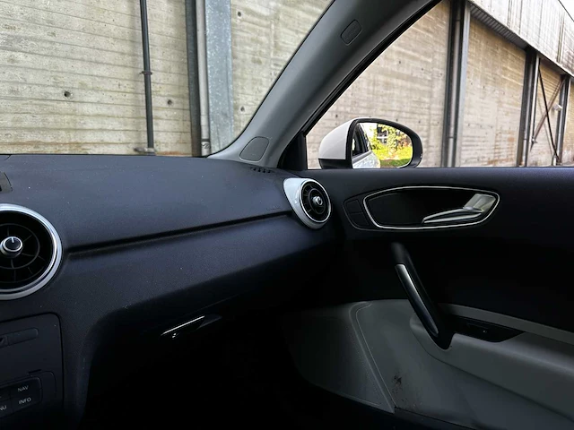 Audi a1 1.2 tfsi ambition pro line business 86pk 2011 (origineel-nl), 07-rnb-3 - afbeelding 26 van  61