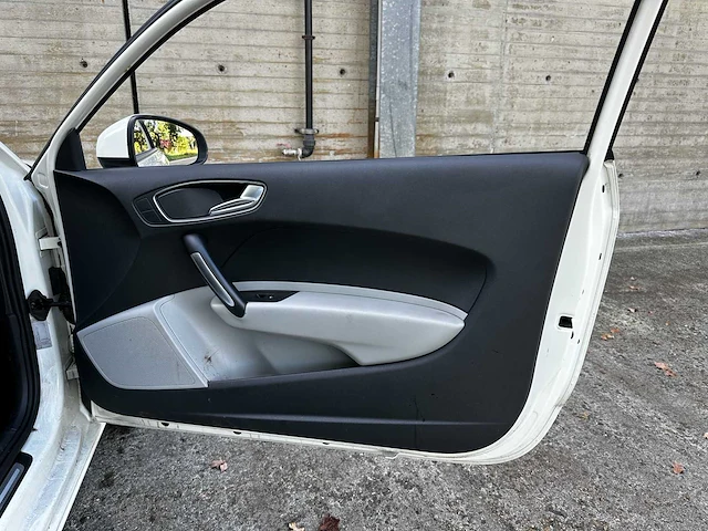 Audi a1 1.2 tfsi ambition pro line business 86pk 2011 (origineel-nl), 07-rnb-3 - afbeelding 30 van  61