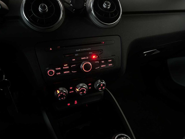 Audi a1 1.4 tfsi amb. pl. b. 122pk 2011, 56-pdd-6 - afbeelding 18 van  38