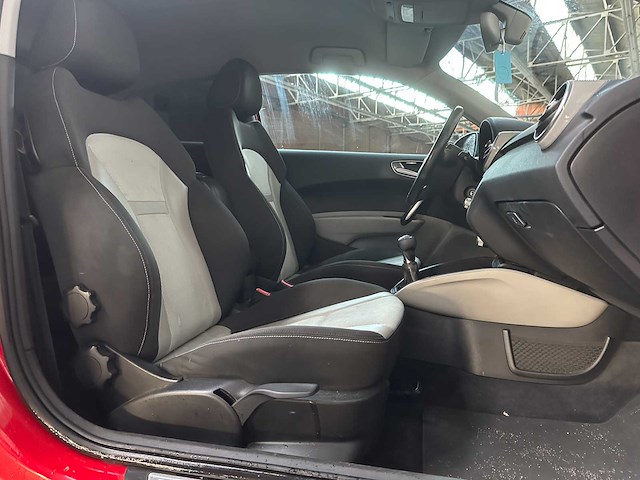 Audi a1 1.4 tfsi amb. pl. b. 122pk 2011, 56-pdd-6 - afbeelding 27 van  38