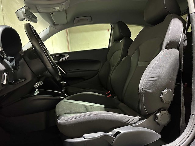 Audi a1 1.4 tfsi ambition pro line business s-line 122pk 2010, k-088-rn - afbeelding 24 van  36