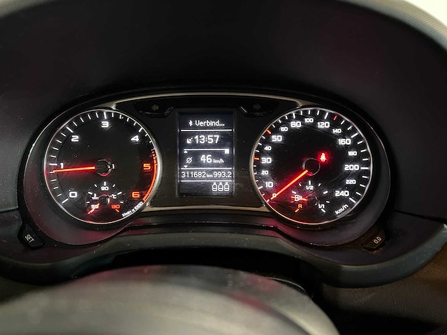 Audi a1 sportback 1.4 tdi adrenalin, nl-596-g - afbeelding 4 van  19