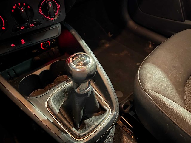 Audi a1 sportback 1.4 tdi adrenalin, nl-596-g - afbeelding 8 van  19