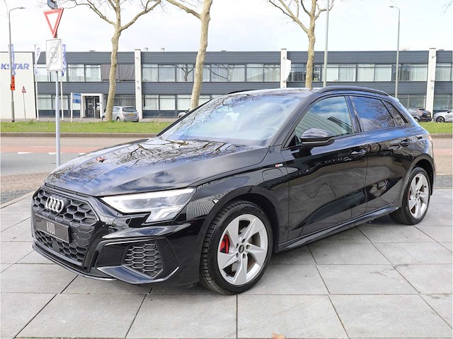 Audi a3 sportback 45 tfsi e s edition competition s-line 245pk automaat 2022 - afbeelding 13 van  32