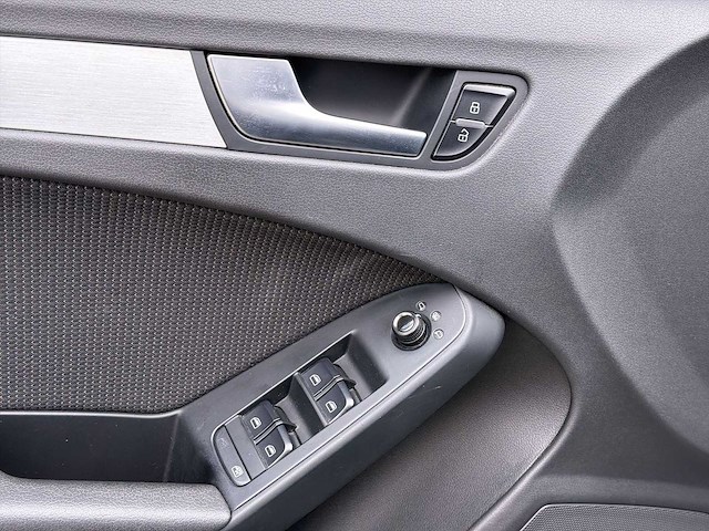 Audi a4 avant 1.8 tfsi s edition | 81-kkn-9 i - afbeelding 10 van  17