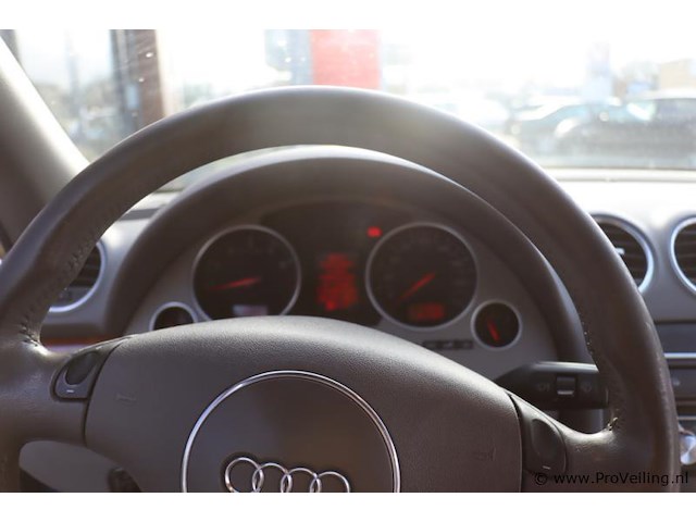 Audi a4 cabriolet 2.4 v6 | benzine| automaat | kenteken: 74-xp-lx - afbeelding 10 van  29