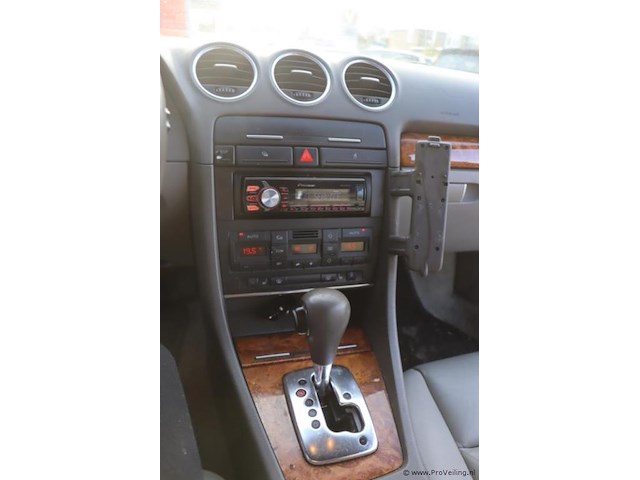 Audi a4 cabriolet 2.4 v6 | benzine| automaat | kenteken: 74-xp-lx - afbeelding 11 van  29