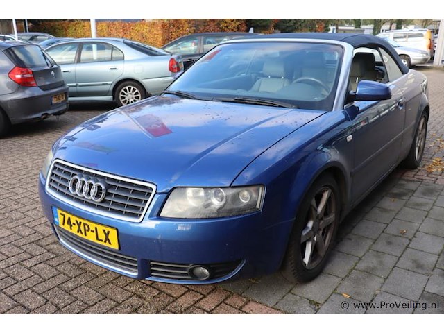 Audi a4 cabriolet 2.4 v6 | benzine| automaat | kenteken: 74-xp-lx - afbeelding 23 van  29
