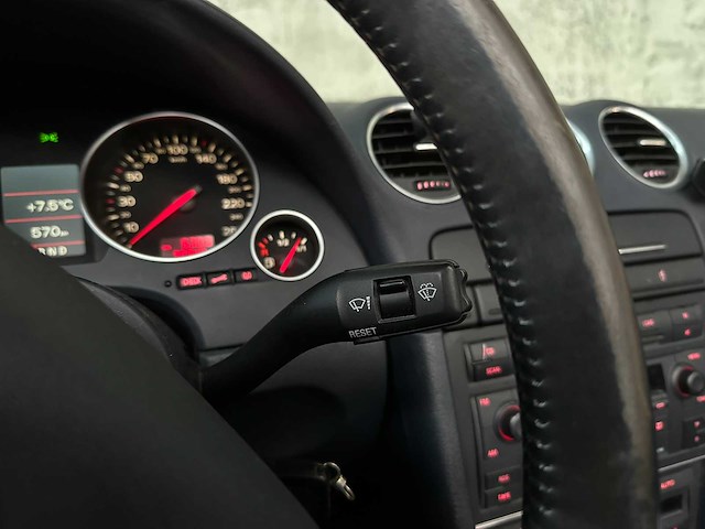 Audi a4 cabriolet 3.0 v6 exclusive 220pk 2003 -automaat-, 38-lr-tt - afbeelding 18 van  40