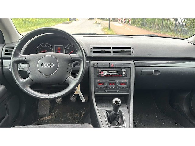 Audi a4 limousine 2.0 | 86-pp-pp i - afbeelding 10 van  13