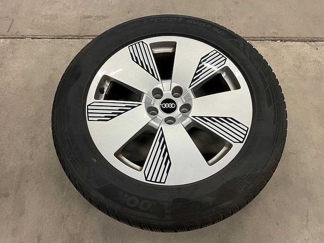 Audi e-tron 19” speedline set á 4 stuks lichtmetalen velgen met winterbanden - afbeelding 1 van  8