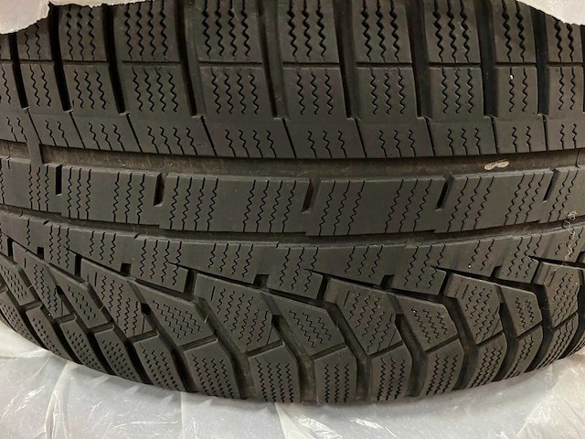 Audi e-tron 19” speedline set á 4 stuks lichtmetalen velgen met winterbanden - afbeelding 7 van  8