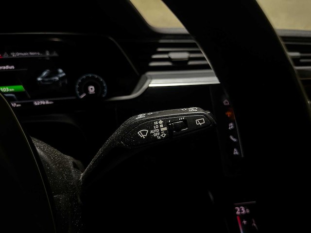 Audi e-tron 50 quattro business edition 313pk 2020 (origineel-nl), j-761-ns - afbeelding 19 van  44