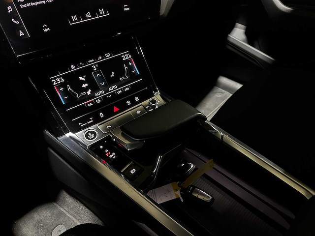 Audi e-tron 50 quattro business edition 313pk 2020 (origineel-nl), j-761-ns - afbeelding 21 van  44