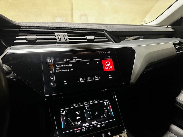 Audi e-tron 50 quattro business edition 313pk 2020 (origineel-nl), j-761-ns - afbeelding 22 van  44