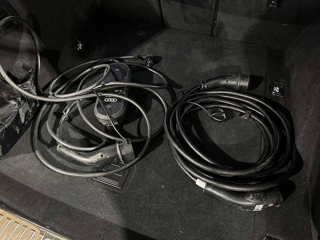 Audi e-tron 50 quattro business edition 313pk 2020 (origineel-nl), j-761-ns - afbeelding 30 van  44