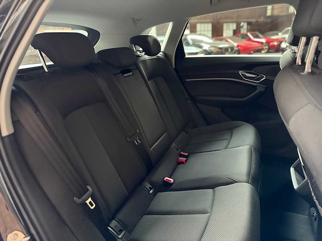 Audi e-tron 50 quattro business edition 71 kwh 313pk 2020, k-422-jj - afbeelding 79 van  87