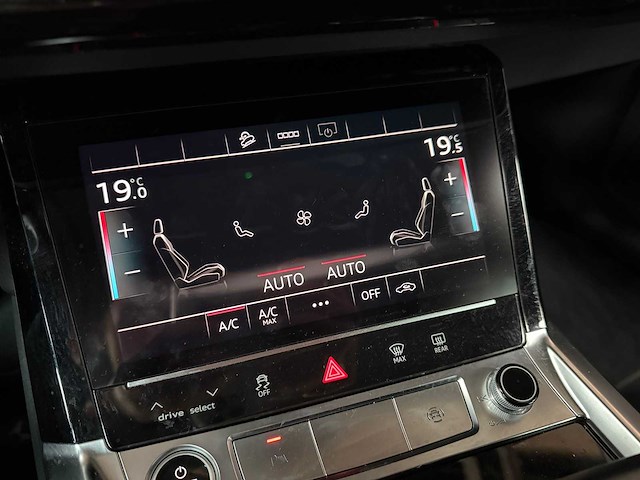 Audi e-tron 50 quattro business edition 71 kwh 313pk 2020, k-422-jj - afbeelding 55 van  87