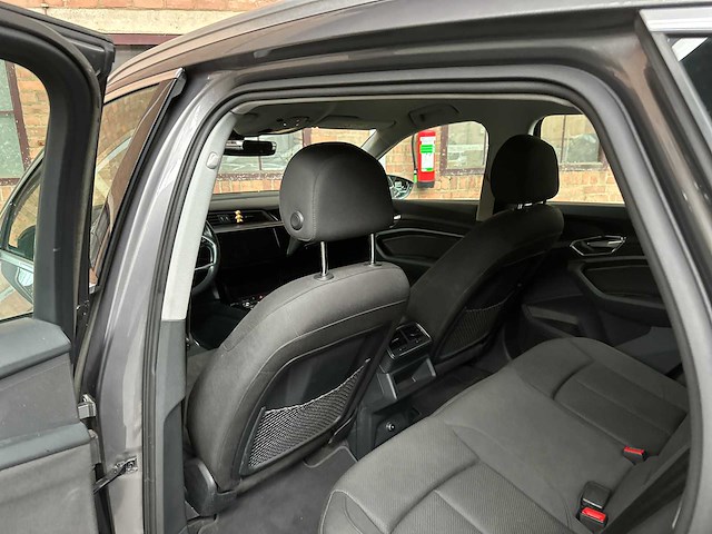 Audi e-tron 50 quattro business edition 71 kwh 313pk 2020 (origineel-nl+1e eigenaar), k-238-jj - afbeelding 24 van  51
