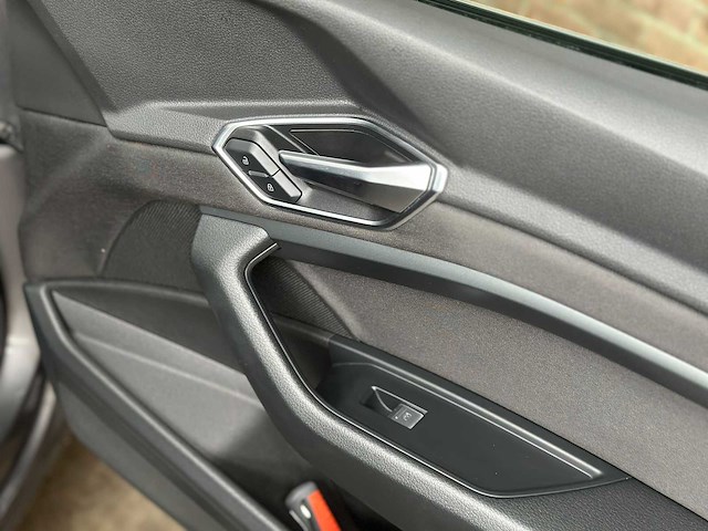 Audi e-tron 50 quattro business edition 71 kwh 313pk 2020 (origineel-nl+1e eigenaar), k-238-jj - afbeelding 39 van  51