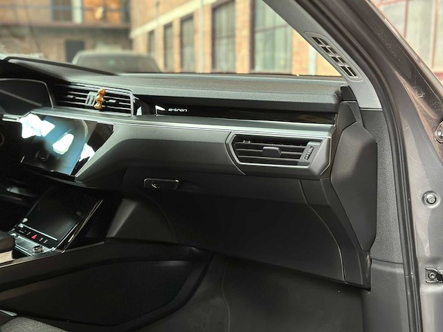 Audi e-tron 50 quattro business edition 71 kwh 313pk 2020 (origineel-nl+1e eigenaar), k-238-jj - afbeelding 40 van  51