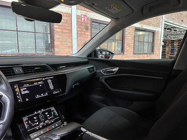 Audi e-tron 50 quattro edition 71 kwh 313pk 2020 (origineel-nl + 1e eigenaar), j-904-hf - afbeelding 11 van  42