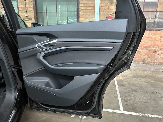 Audi e-tron 50 quattro edition 71 kwh 313pk 2020 (origineel-nl + 1e eigenaar), j-904-hf - afbeelding 29 van  42