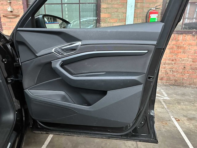 Audi e-tron 50 quattro edition 71 kwh 313pk 2020 (origineel-nl + 1e eigenaar), j-904-hf - afbeelding 30 van  42