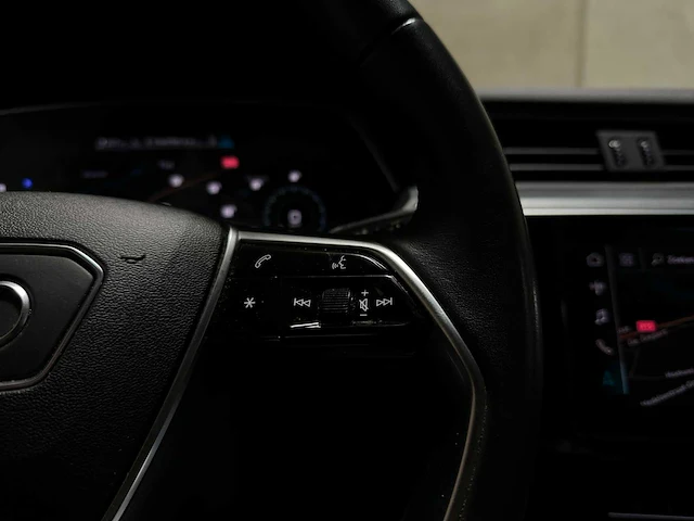 Audi e-tron 50 quattro edition 71 kwh 313pk 2020 (origineel-nl + 1e eigenaar), j-948-hf - afbeelding 15 van  50